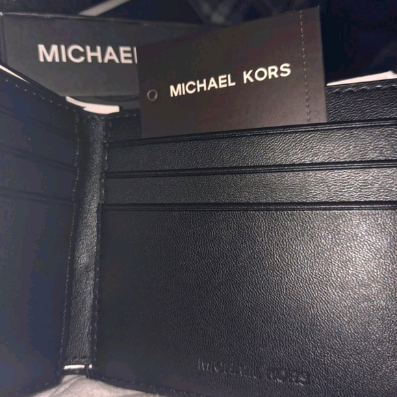 * Authentic Michael Kors Men's Wallet! - Picture 4 of 7